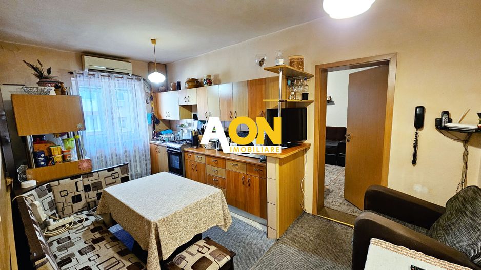 Apartament 3 camere, mobilat, utilat, etaj 2, Cetate - Poză 2