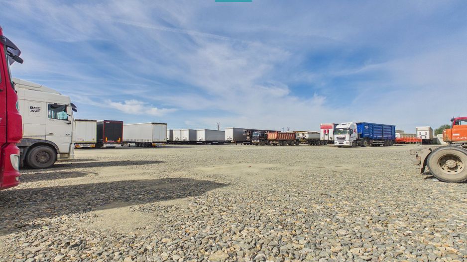 Parcare camioane de închiriat – Arad - Poză 3