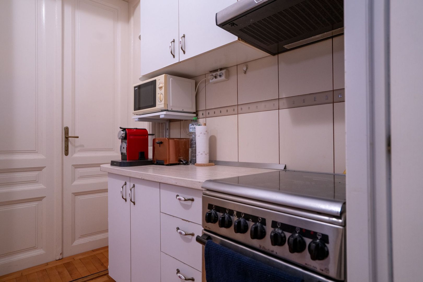 Apartament central de vânzare – la curte comună - Oradea - Poză 10