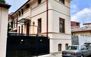 Casa de inchiriat, 3 camere, 3 bai, renovata, prima inchiriere. - Poză 1