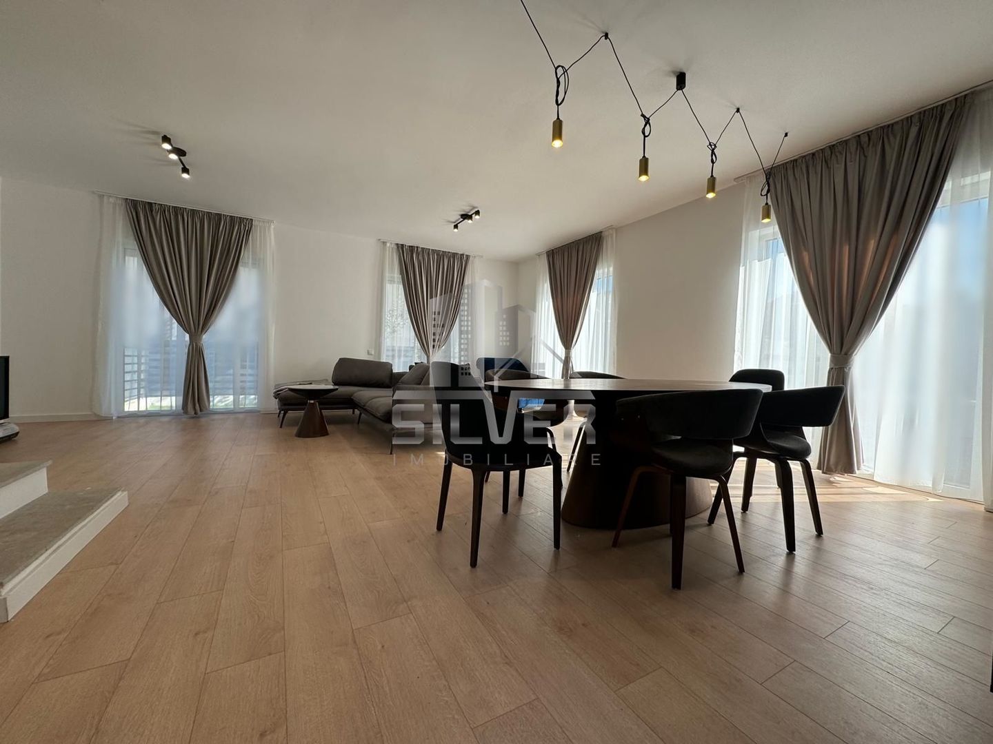 Casa tip duplex  la cheie. - Poză 3