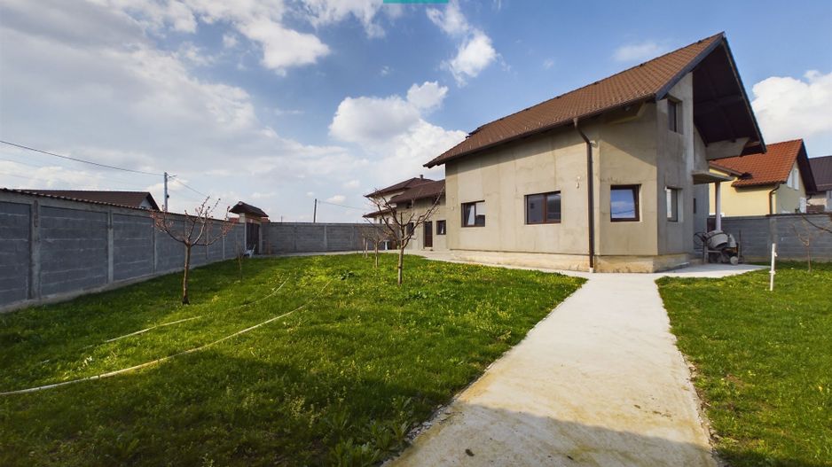 Casă la gri în Livada - Poză 2