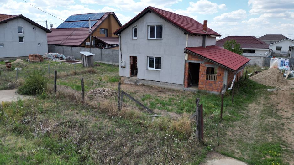 Casa la gri in Frumuseni - Poză 2