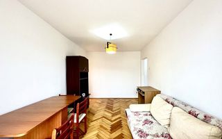 Apartament cu 3 camere de vânzare - Poză 3