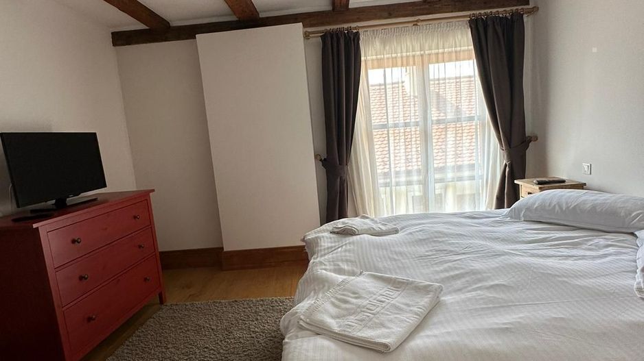 Casa saseasca CRISTIAN,amenajata LUX,pt turism,piscina,curte - Poză 15