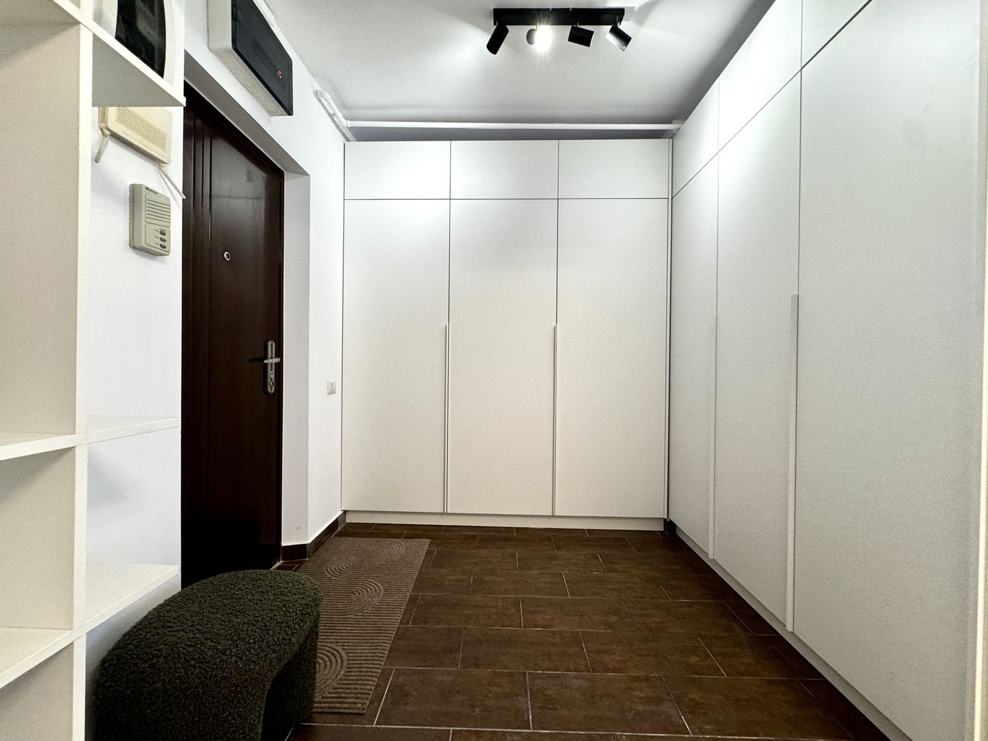 Apartament cu stil, eleganță și energie vibrantă, în Piața Victoriei - Poză 19