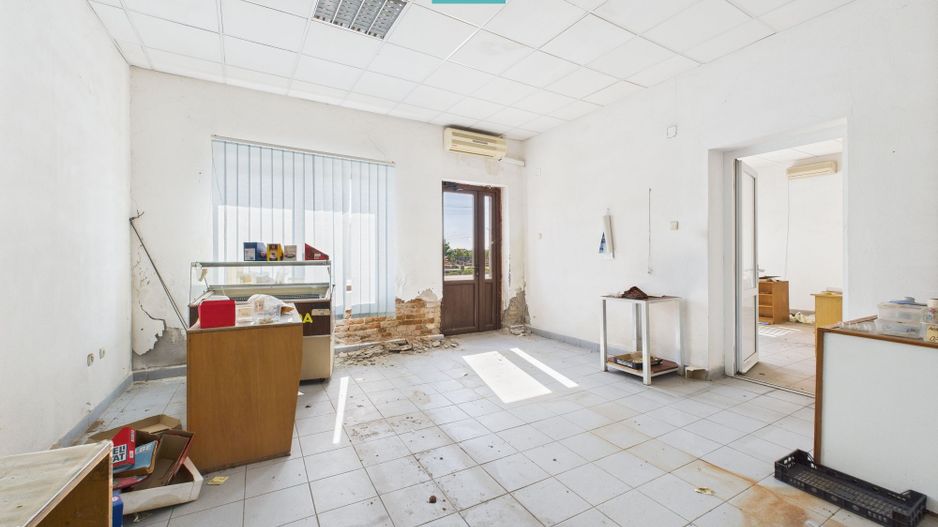 Clădire cu 5 camere cu teren și hală în Cenad - Poză 3