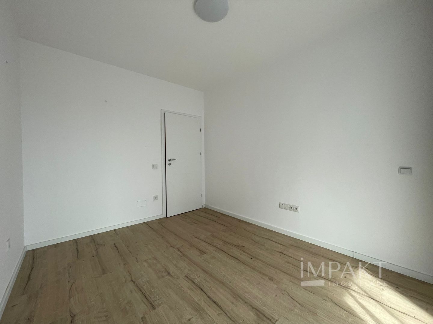 Apartament 3 camere, 60 mp, zona Bulgaria, luminos si spatios - Poză 6