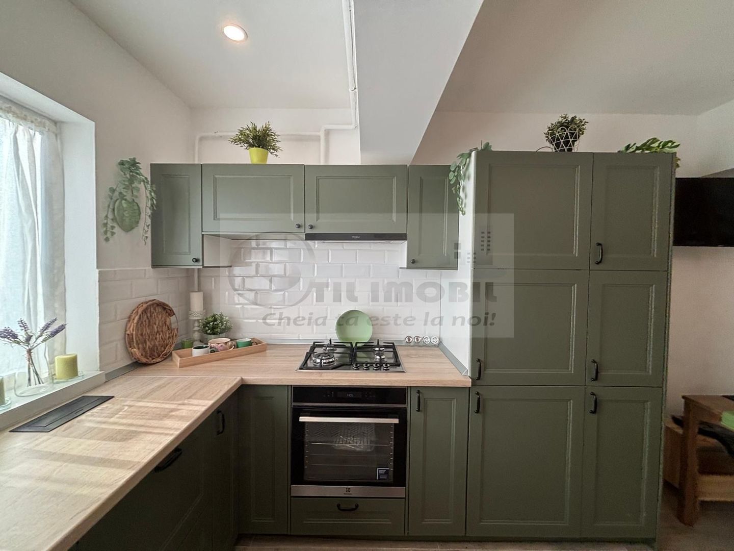 Apartament 4 camere, LUX, Capat CUG- 650 EURO - Poză 13