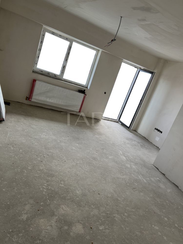 Apartament spațios cu 3 camere și parcare proprie în Florești, Terra. - Poză 2