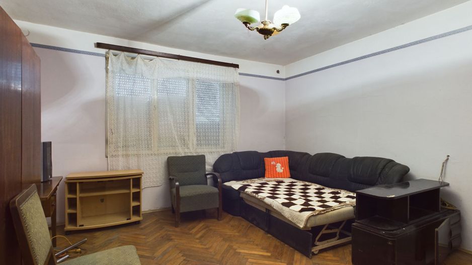 Casă cu teren generos la graniță cu România - Poză 2