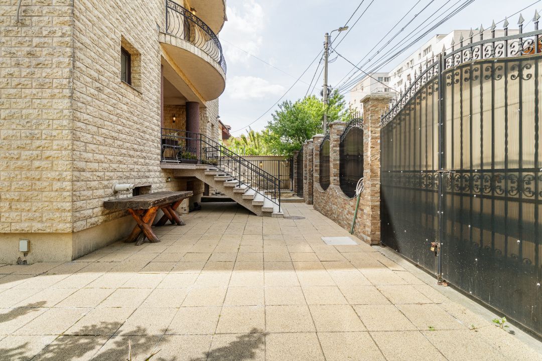 Vila impresionata 550mp util, 300mp teren - Poză 7