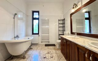 Casă cu farmec aparte, pentru locuit sau birouri,  zona Bălcescu - Poză 12