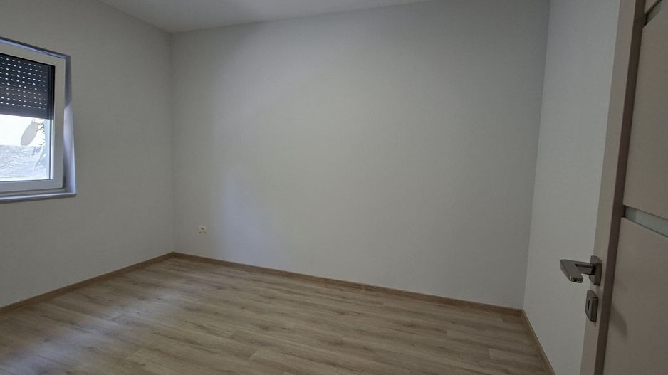 Locuinta individuala cu garaj- in stil mediteranean - Poză 18