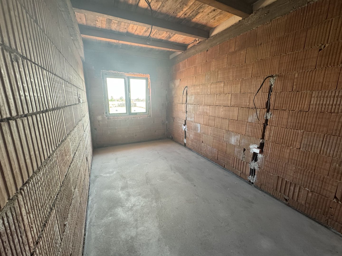 Sacalaz, 1/2 Duplex P+M, 4 Camere,2 Bai,Terasa Acoperita - Poză 11