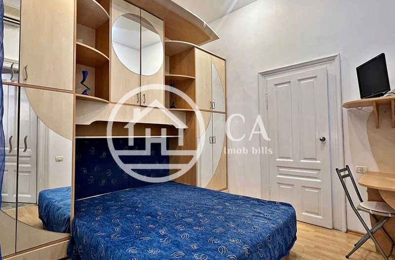 Apartament de vânzare cu 3 camere în zona Ultracentrală, Oradea - Poză 2