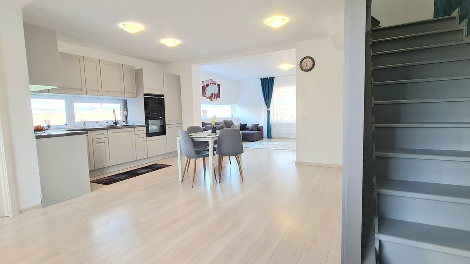 Casa 4 camere cu garaj mobilata si utilata cartier Izvor Tarlungeni - Poză 13