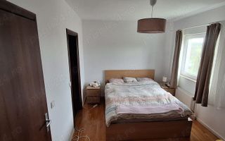 Vand apartament cu 4 camere - Poză 3
