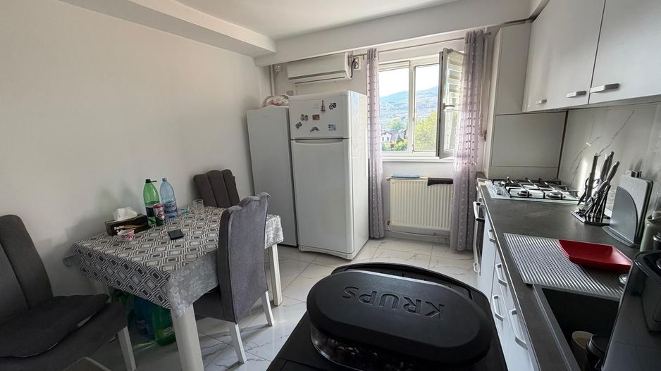 Apartament 2 camere, Cetate, zona piata, et.3, renovat - Poză 1