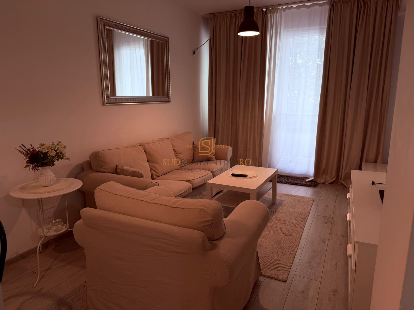 Apartament cu 2 camere, decomandat, mobilat si utilat, gata de mutare - Poză 1