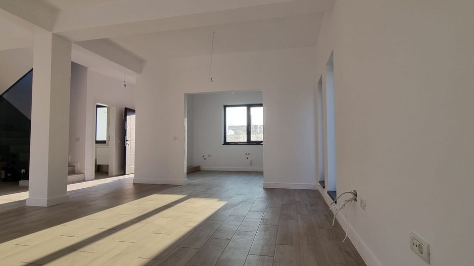 Vilă NOUĂ | Curte 400 mp | Mansardă pe placă | Lângă Parc Ghidigeni - Poză 1