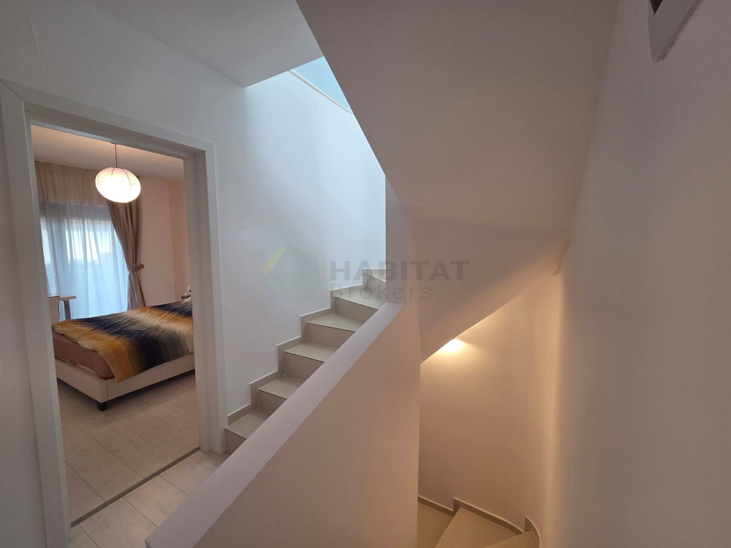 Vilă  cu mansardă, piscină și design modern – Tunari - Poză 9