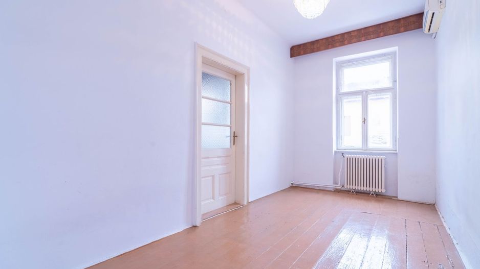 Apartament ultracentral Arad – 468 mp teren propriu, garaj, acces auto - Poză 2