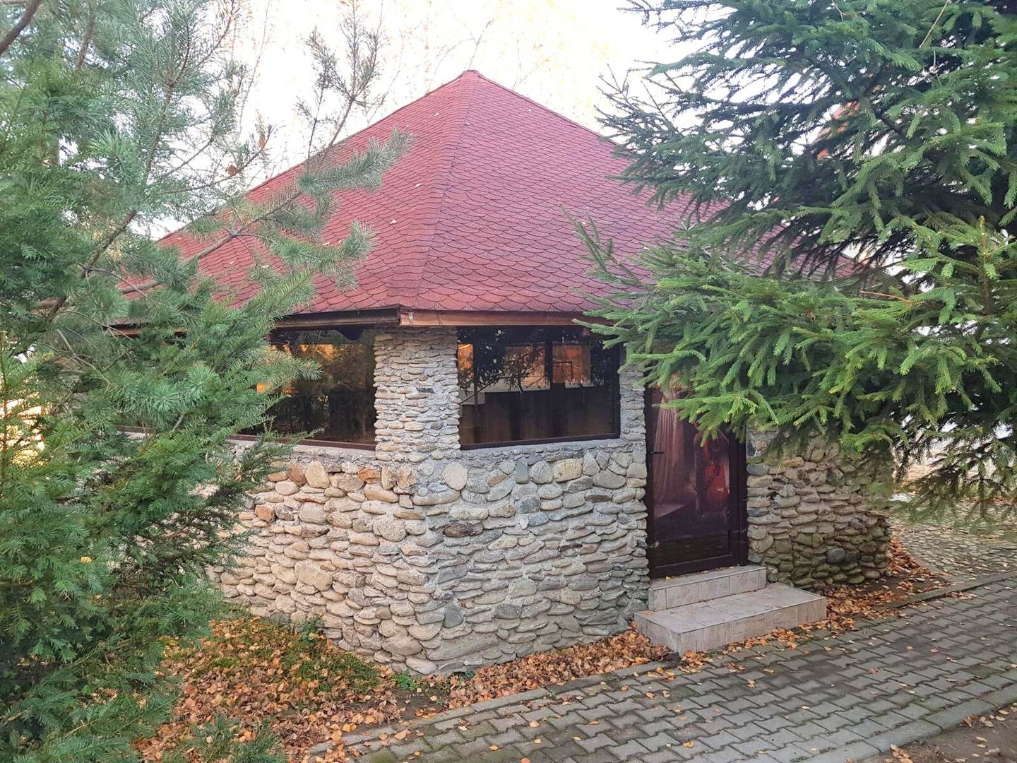 Hotel cu arhitectură montană deosebită poziționare premium Sâmbătă de Sus - Poză 20