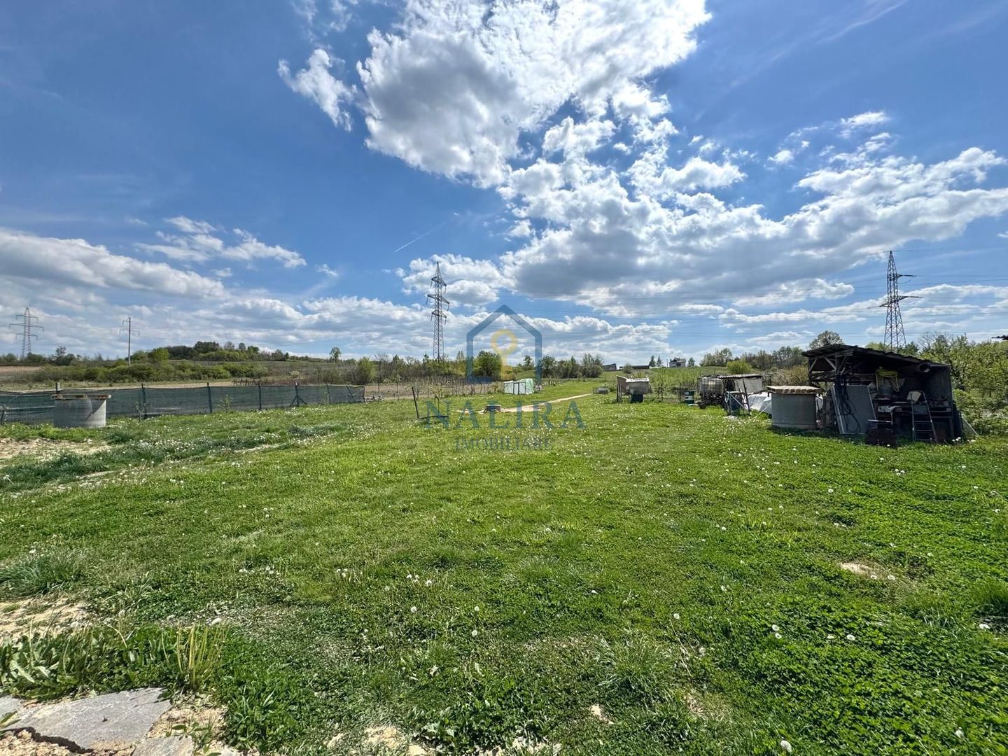 Casa de vanzare cu 14 Ari teren - Lapusel - Poză 19