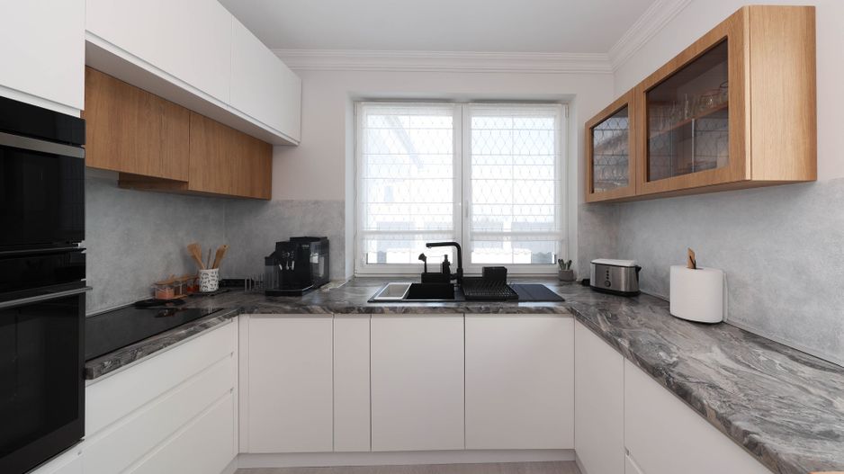 Casă ideală pentru familie în Brașov, Bunloc – spațioasă, luminoasă, priveliște - Poză 6