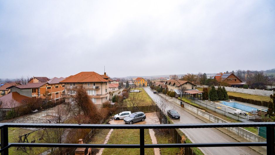 Pensiune cu 12 camere in Baile 1 Mai - Poză 15
