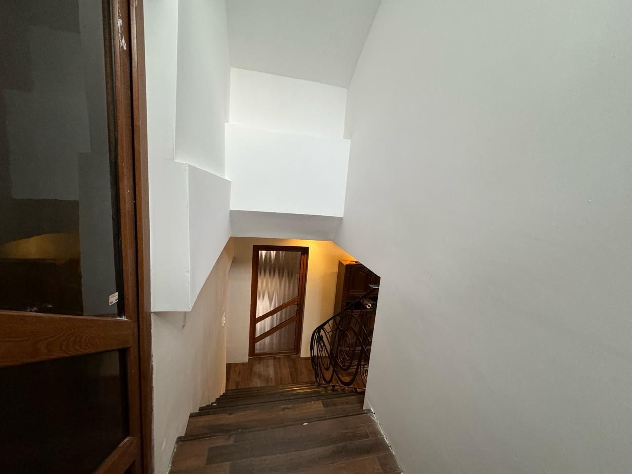 REȘEDINȚĂ EXCLUSIVISTĂ | 8 CAMERE | 4 BĂI | 2 LIVINGURI | TEREN 679 MP - Poză 6