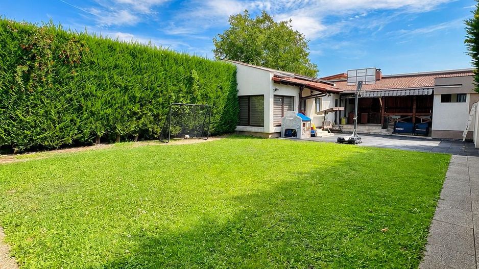 Vila cu 6 camere 4 bai, zona Spitalul Judetean, cu spa, garaj, beci - Poză 6
