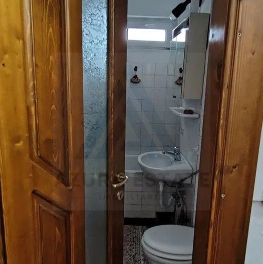 Apartament 2 camere bucatarie inchisa baie cu geam zona Mihai Viteazu - Poză 5