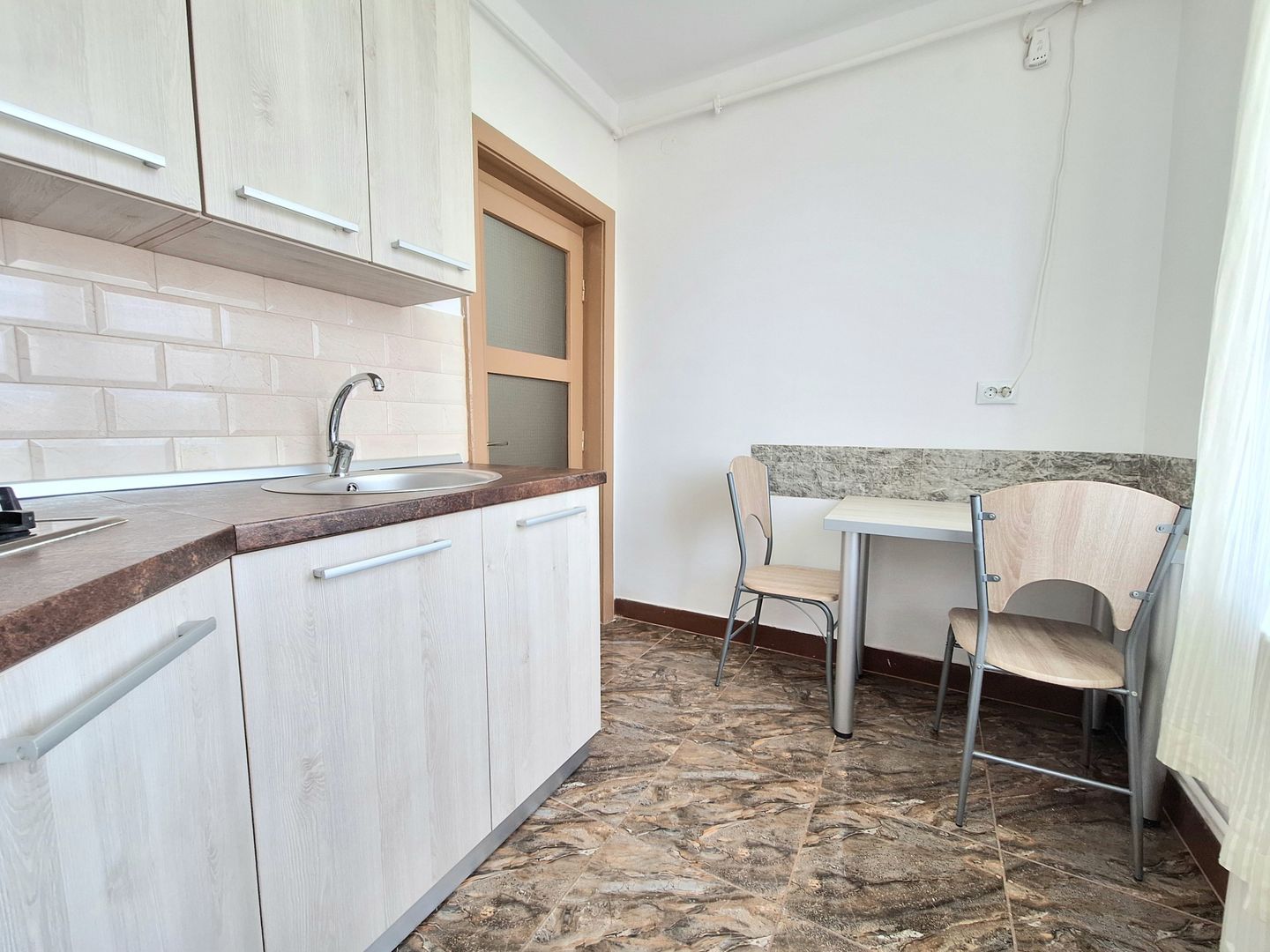Apartament cu 2 camere, mobilat si utilat, strada Lunga - Brasov. - Poză 3