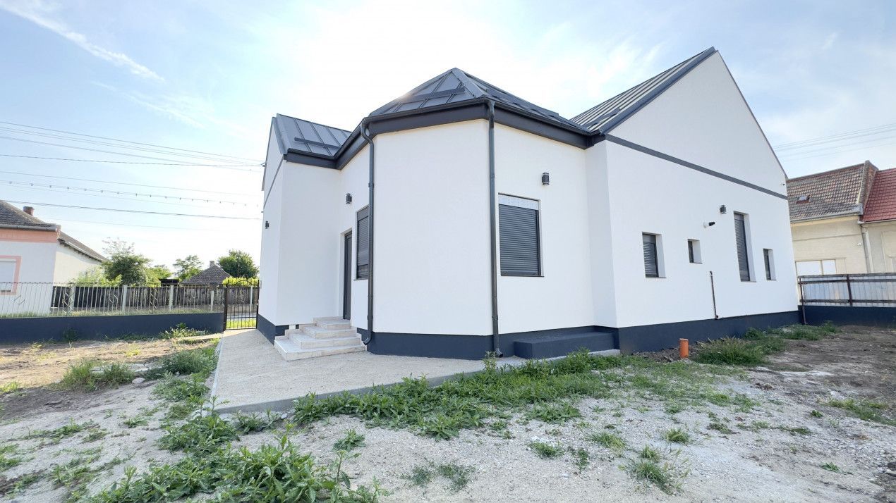 SUPER OFERTĂ! Casă 3 camere 154 mp, Teren 630 mp - Str. T. Vladimirescu - Carei - Poză 3