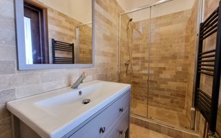 Casă individuală complet renovată, situată în centrul istoric al Brașo - Poză 17