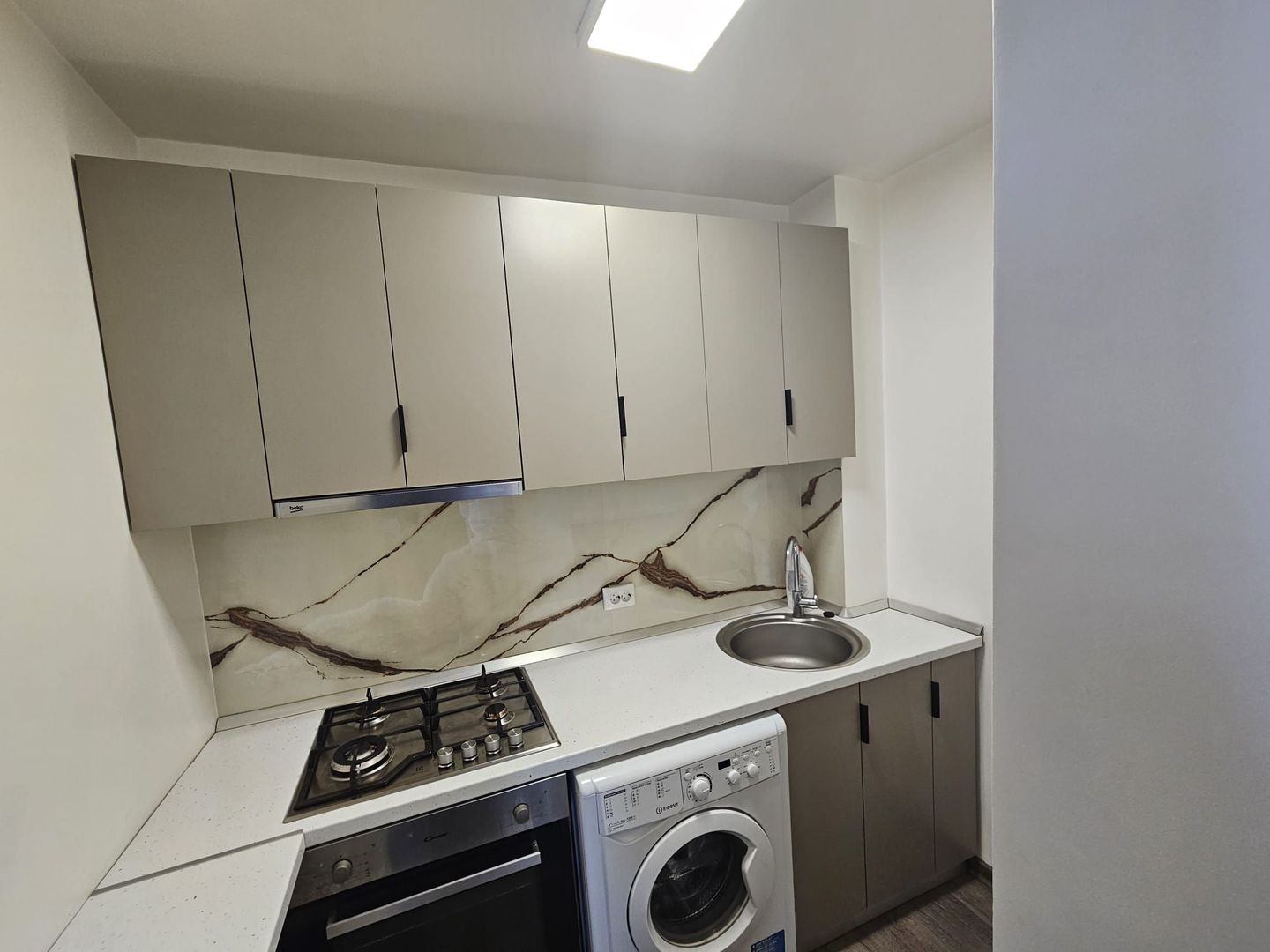 Garsonieră confort 1, renovată, mobilată, zona Craiovei - Poză 3