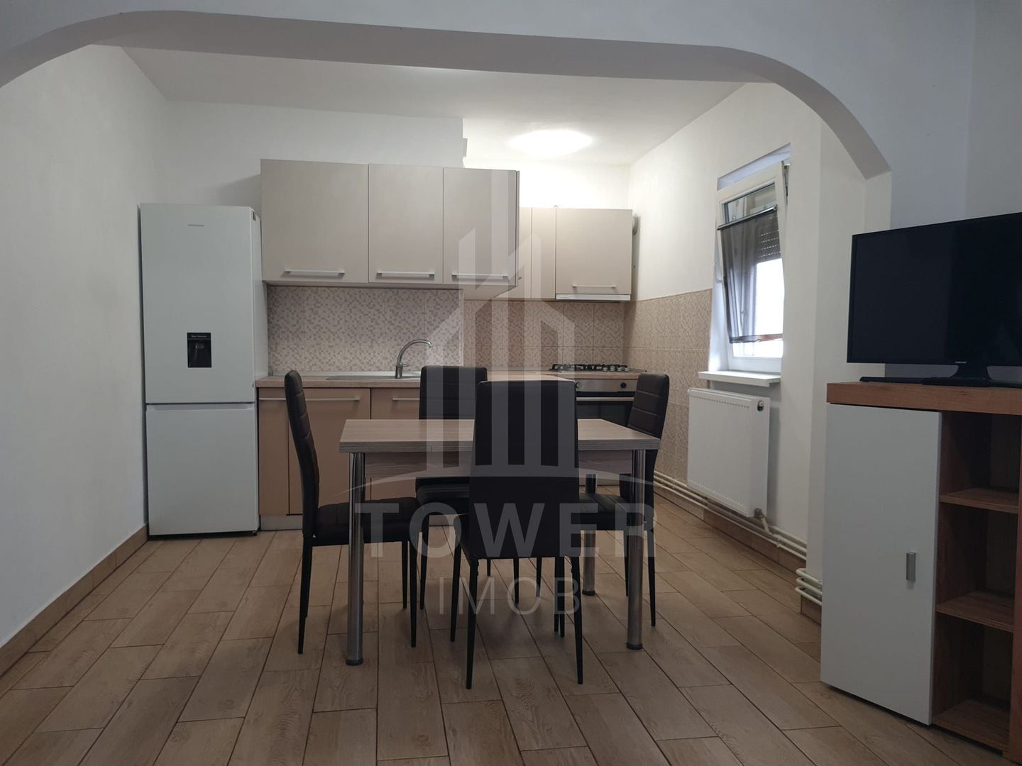 Se vinde urgent apartament 3 camere | Zonă foarte bună - Poză 2