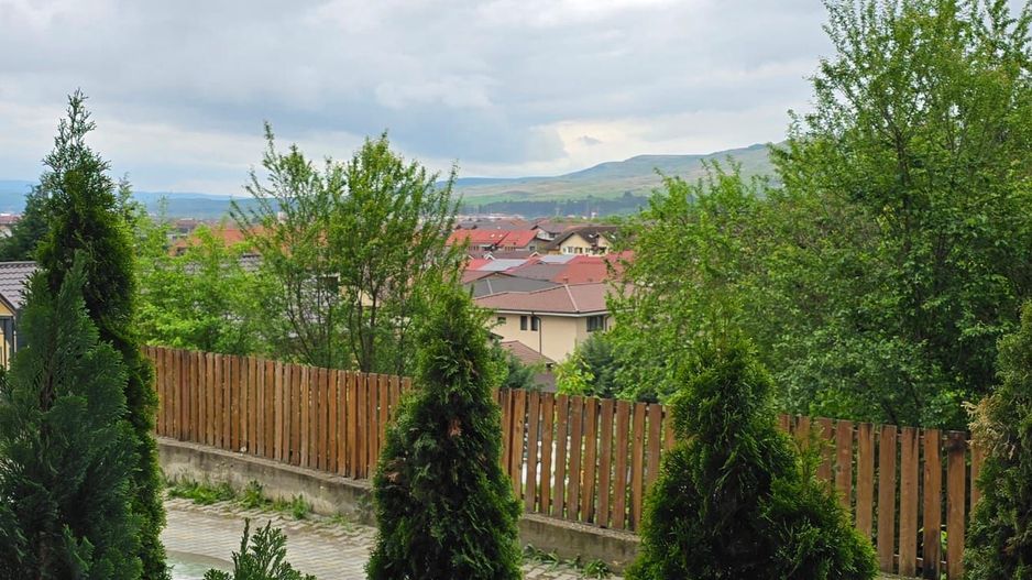 Apartament 2 camere ultrafinisat  cu gradina de 40 m2  zona Tautului - Poză 1