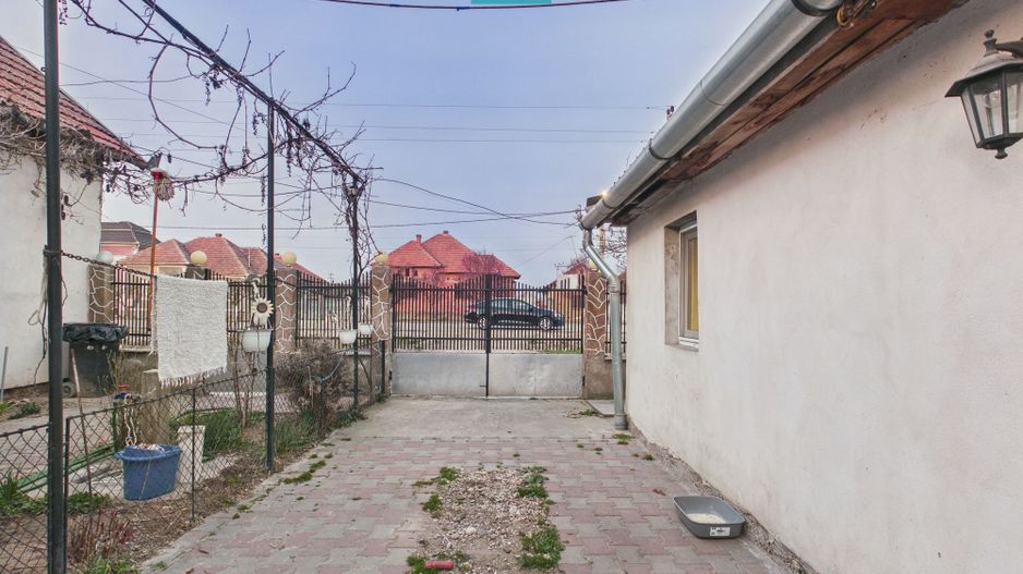 Casă cu 4 camere și 700 mp teren în Cermei - Poză 4