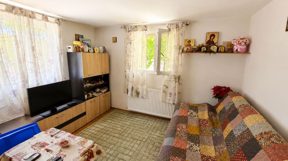 „Acasă, în adevăratul sens al cuvântului – casă cu livadă, liniște - Poză 6