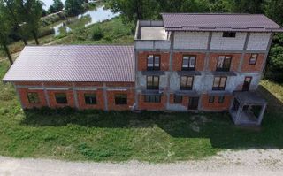 Pensiune de Vânzare cu Priveliște Panoramică către Râul Olt - Poză 2