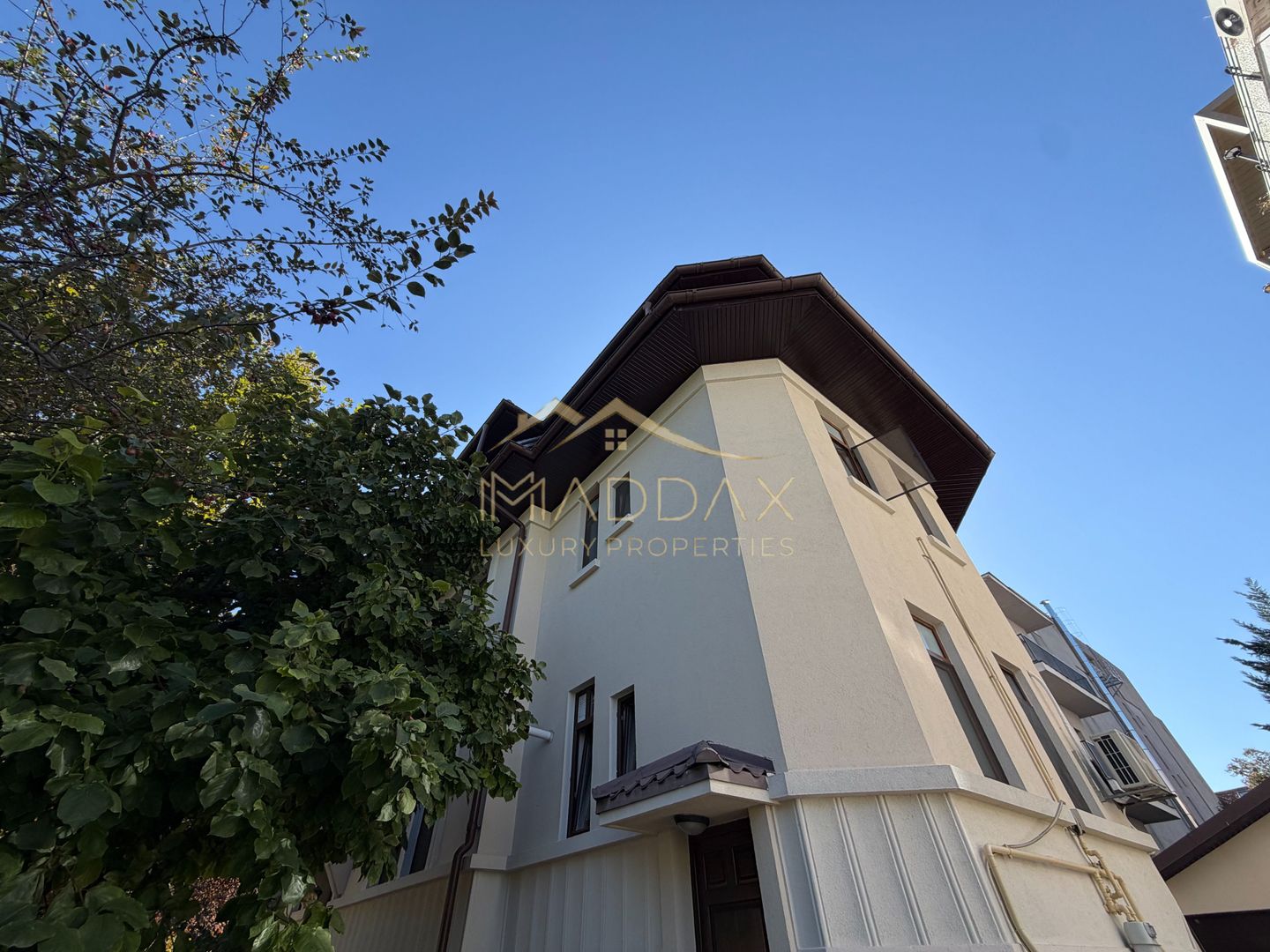 Apartament de inchiriat /4 camere in vila *153mp* +parcare / Dorobanti Capitale - Poză 4
