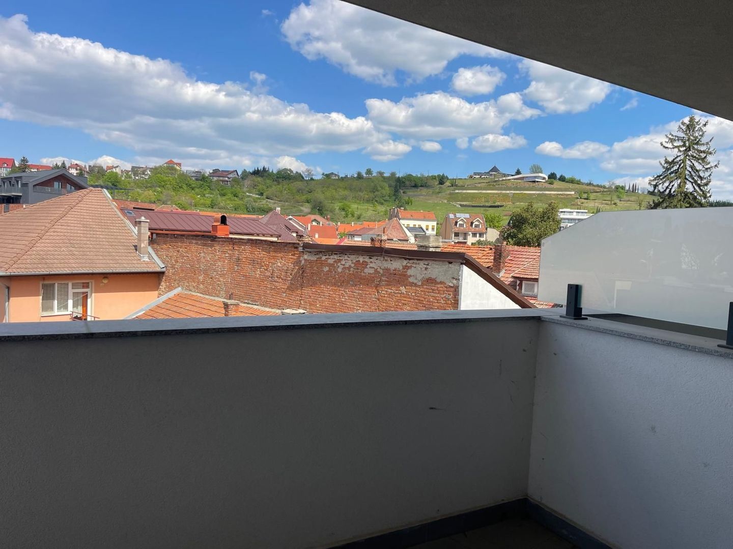 Oază urbană lângă Parcul Brătianu–apartament modern cu terasă spațiosa - Poză 1