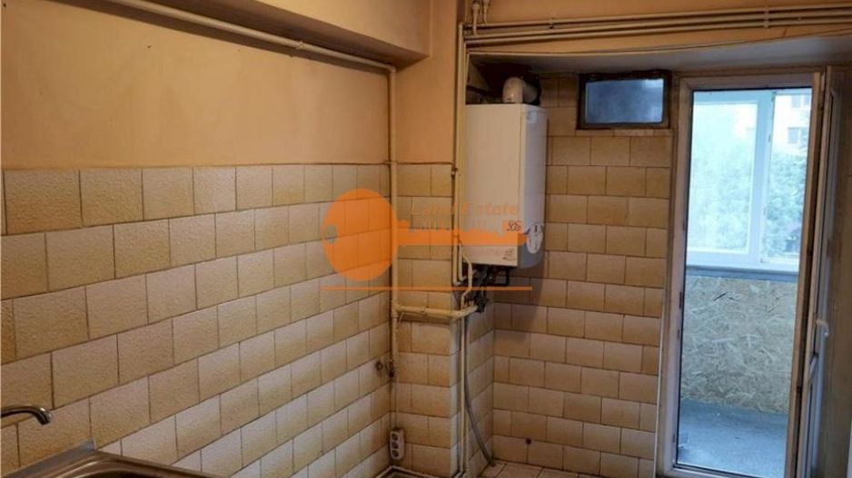 Apartament cu 3 camere in zona Gorjului (Centrala -Bloc Reabilitat) - Poză 1