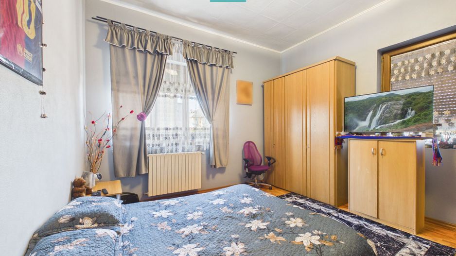 Apartament cu garaj și grădina proprie - Lipova - Poză 15