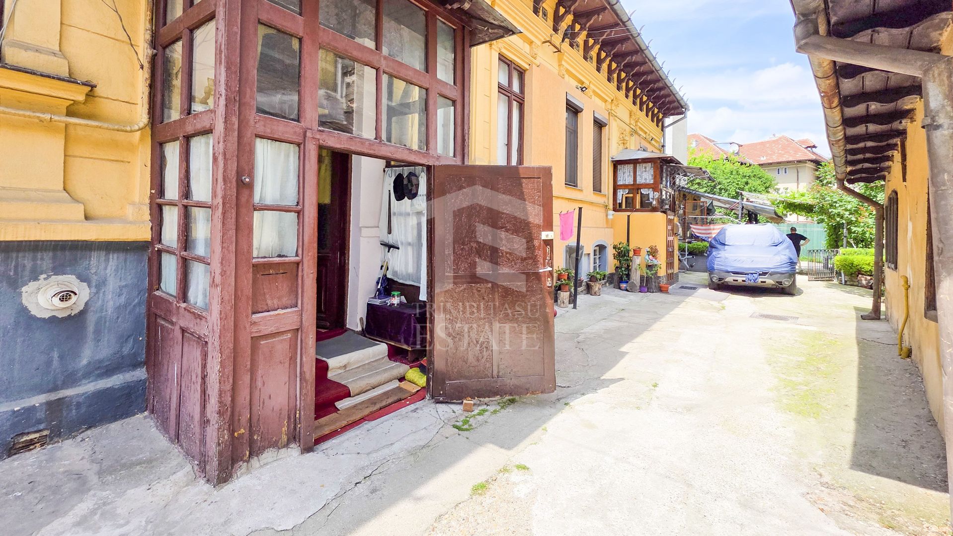 Apartament 3 Camere în Casă | Bd. Dacia 127 | Garaj + Curte - Poză 1