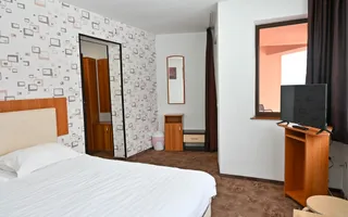 Pensiune la cheie de vanzare | 10 camere | Sacele, Brasov - Poză 12