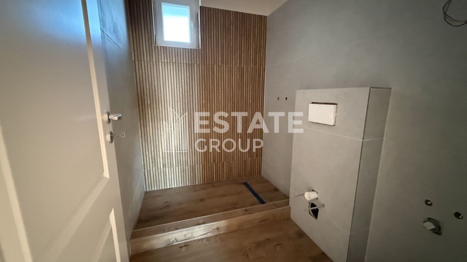 Casa individuala cu 4 camere in Mosnita Noua zona Castel - Poză 10